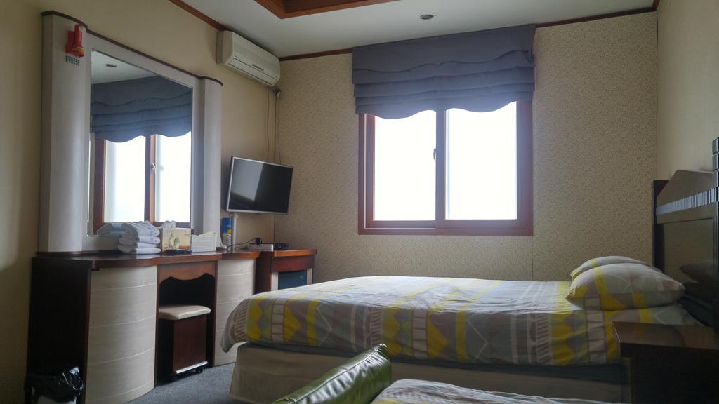 Marine Guesthouse Sokcho Exterior photo