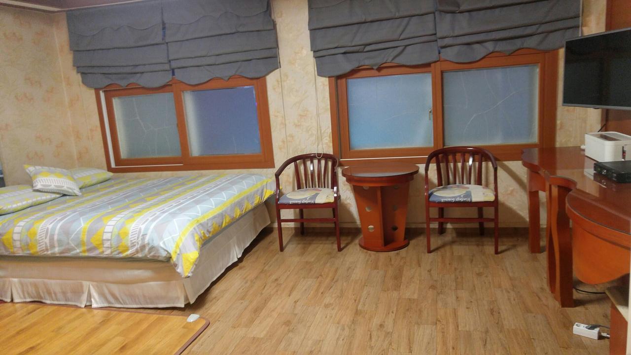 Marine Guesthouse Sokcho Exterior photo