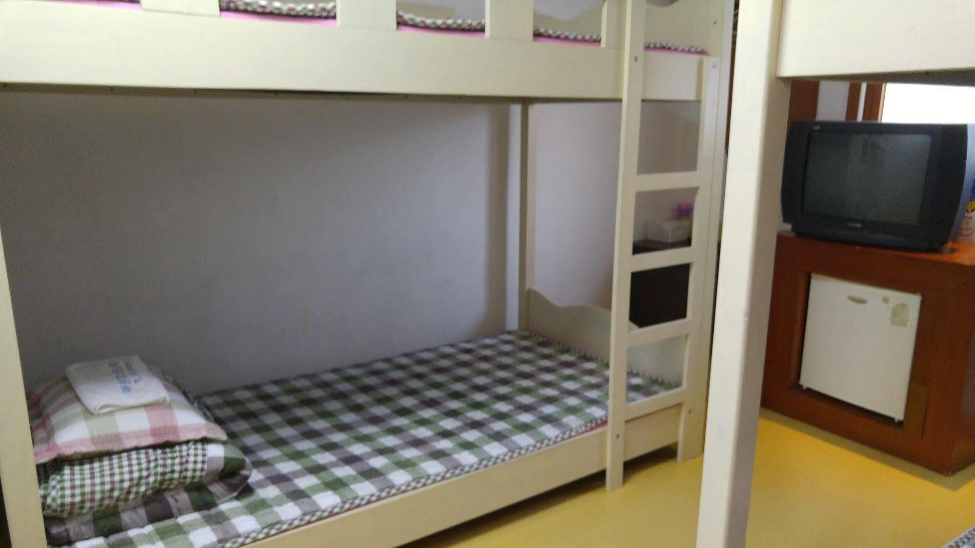 Marine Guesthouse Sokcho Exterior photo