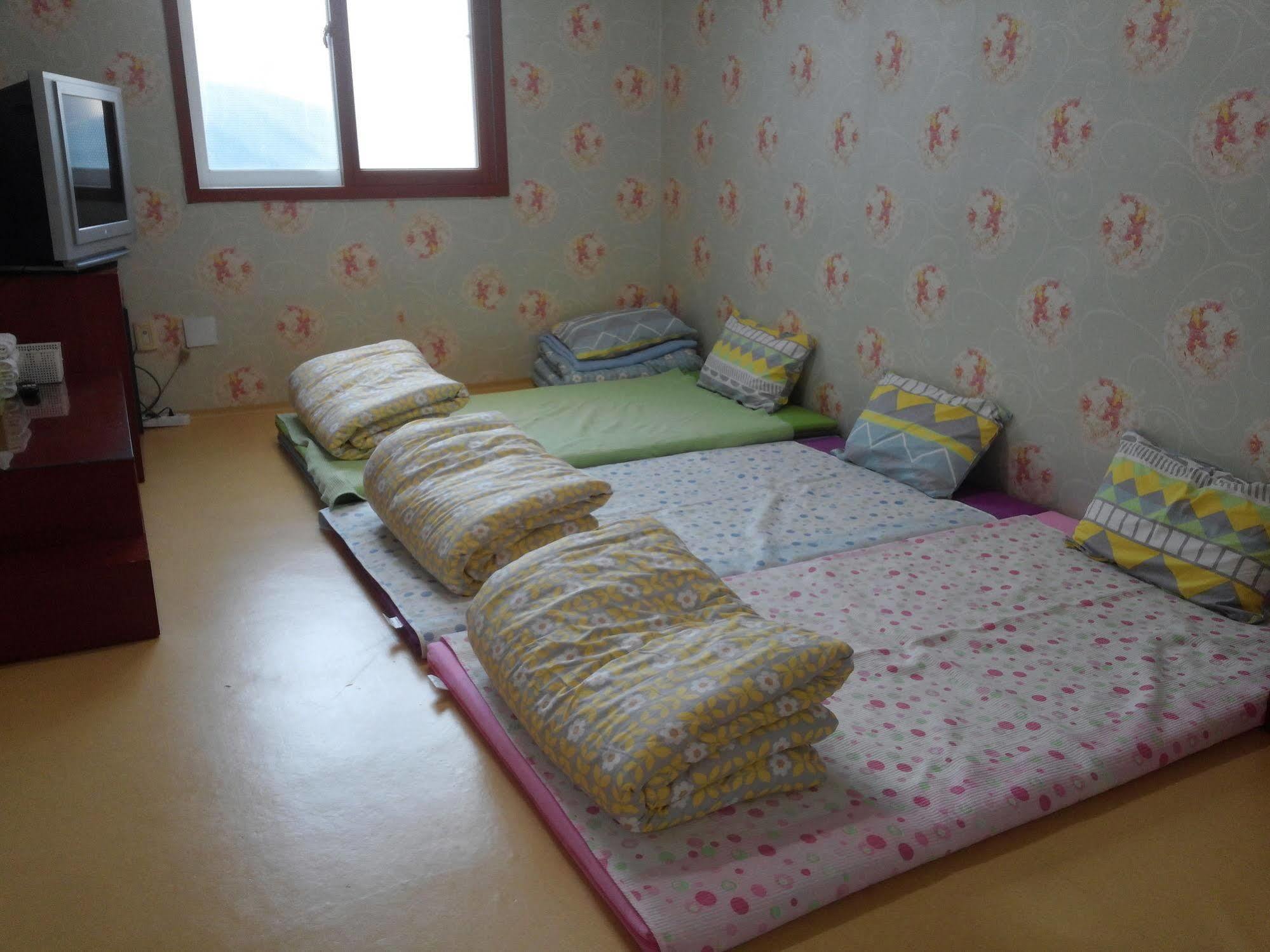 Marine Guesthouse Sokcho Exterior photo