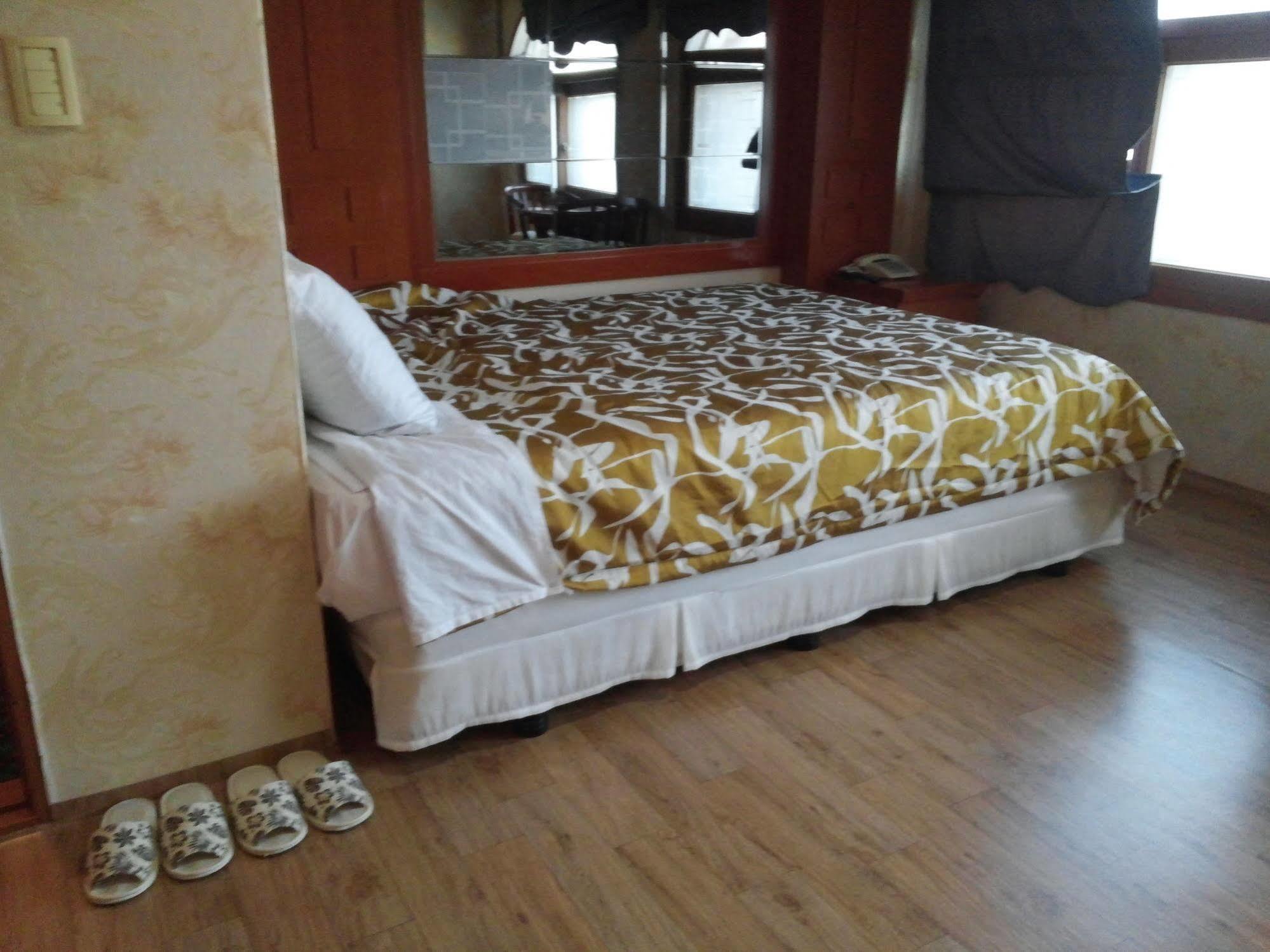 Marine Guesthouse Sokcho Exterior photo