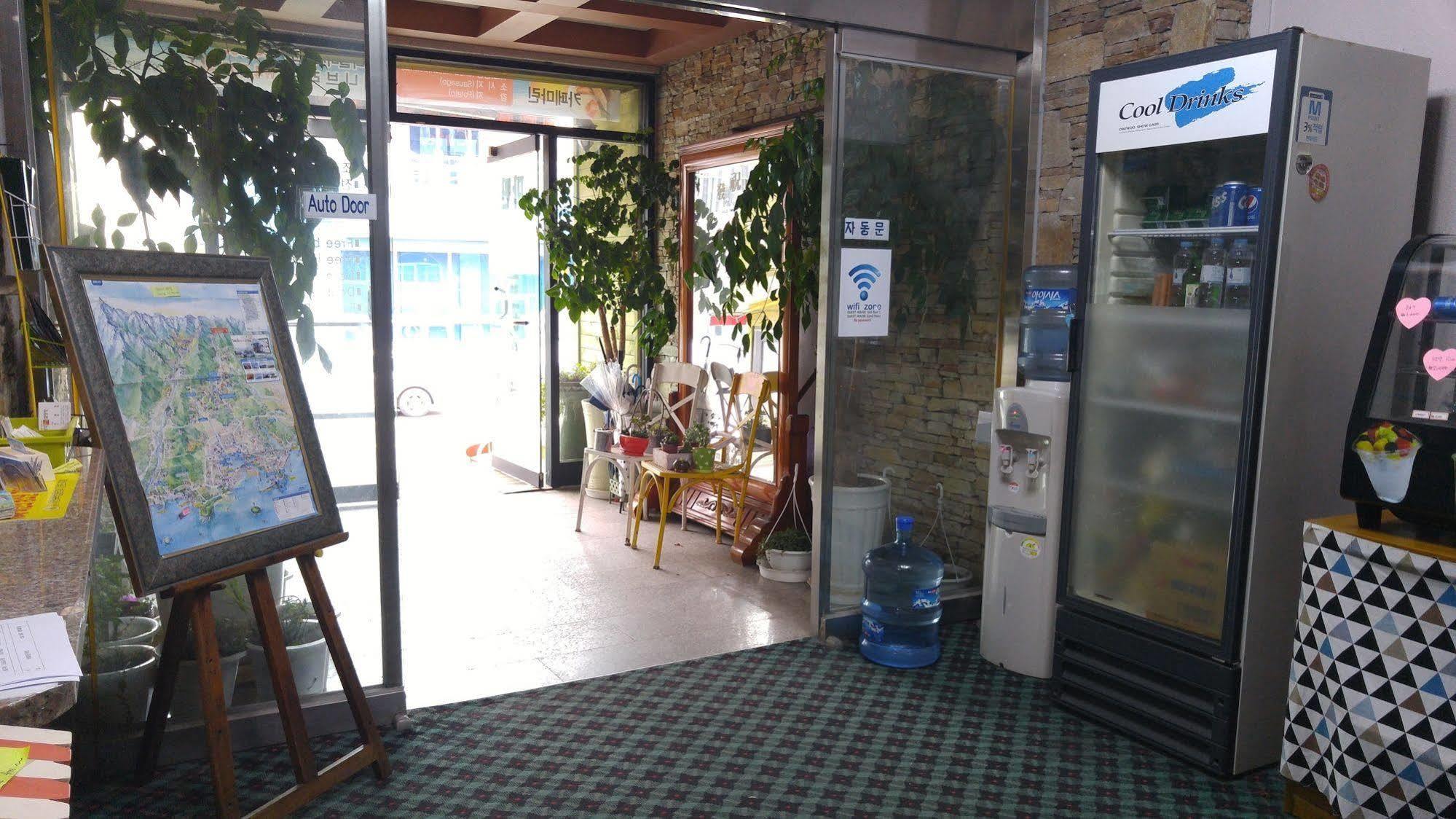 Marine Guesthouse Sokcho Exterior photo