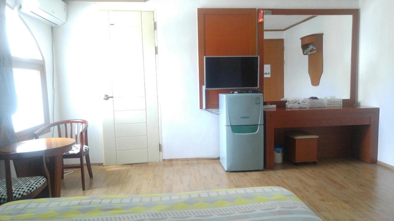 Marine Guesthouse Sokcho Exterior photo