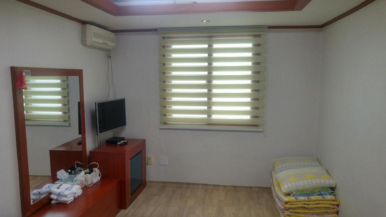 Marine Guesthouse Sokcho Exterior photo