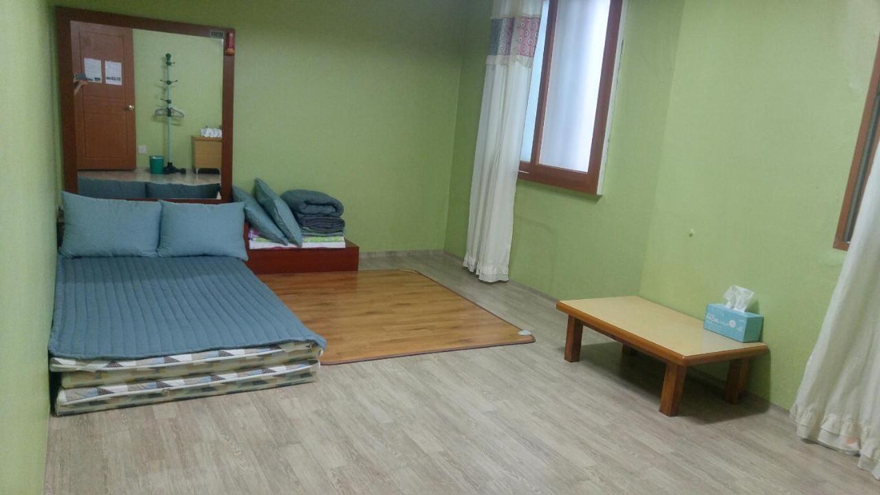 Marine Guesthouse Sokcho Exterior photo