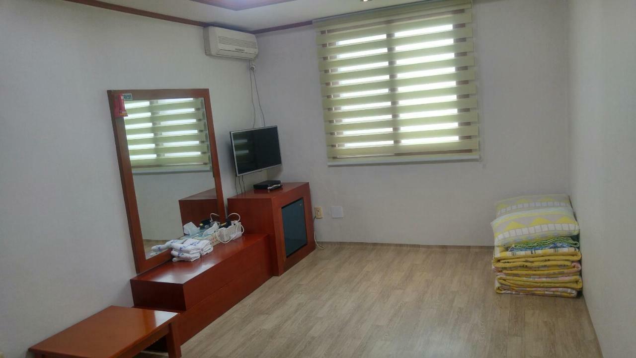 Marine Guesthouse Sokcho Exterior photo